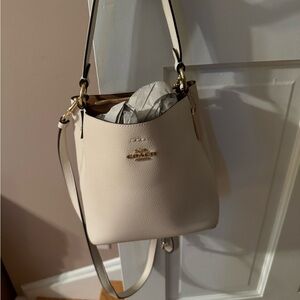 COACH Small Town Bucket Bag Leather Crossbody 1011 in Chalk White like new
